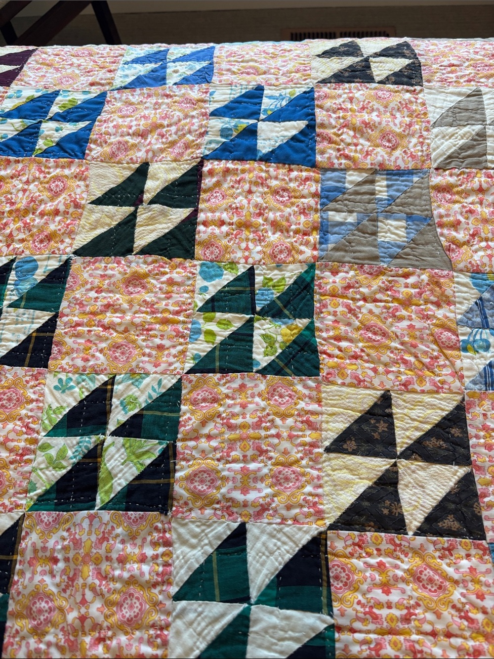 Vintage-Style Patchwork Quilt in Pink, Yellow & Multicolor - Picture 3 of 6